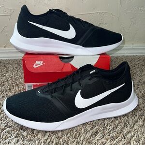 Nike VTR Athletic Trainer Shoes NWB 12